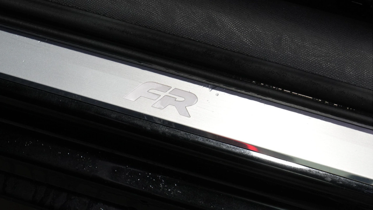 SEAT Leon Sportstourer 1.5 eTSI FR Launch Edition Beats