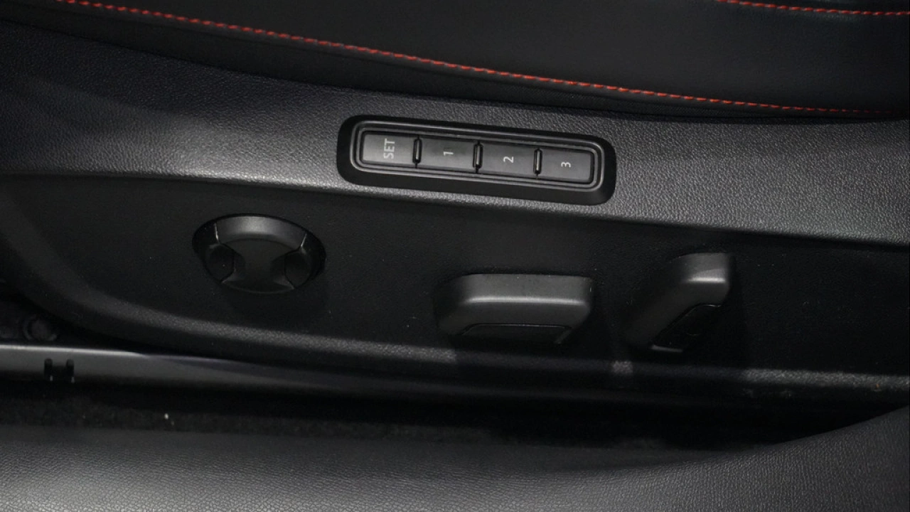 SEAT Leon Sportstourer 1.5 eTSI FR Launch Edition Beats