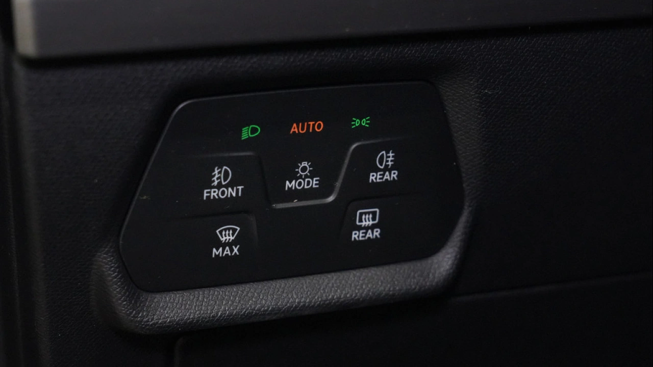 SEAT Leon Sportstourer 1.5 eTSI FR Launch Edition Beats