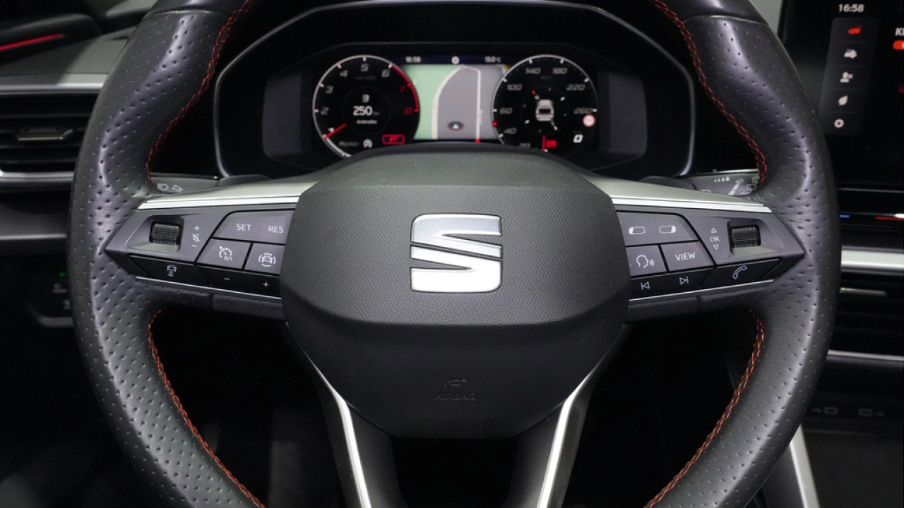 SEAT Leon Sportstourer 1.5 eTSI FR Launch Edition Beats