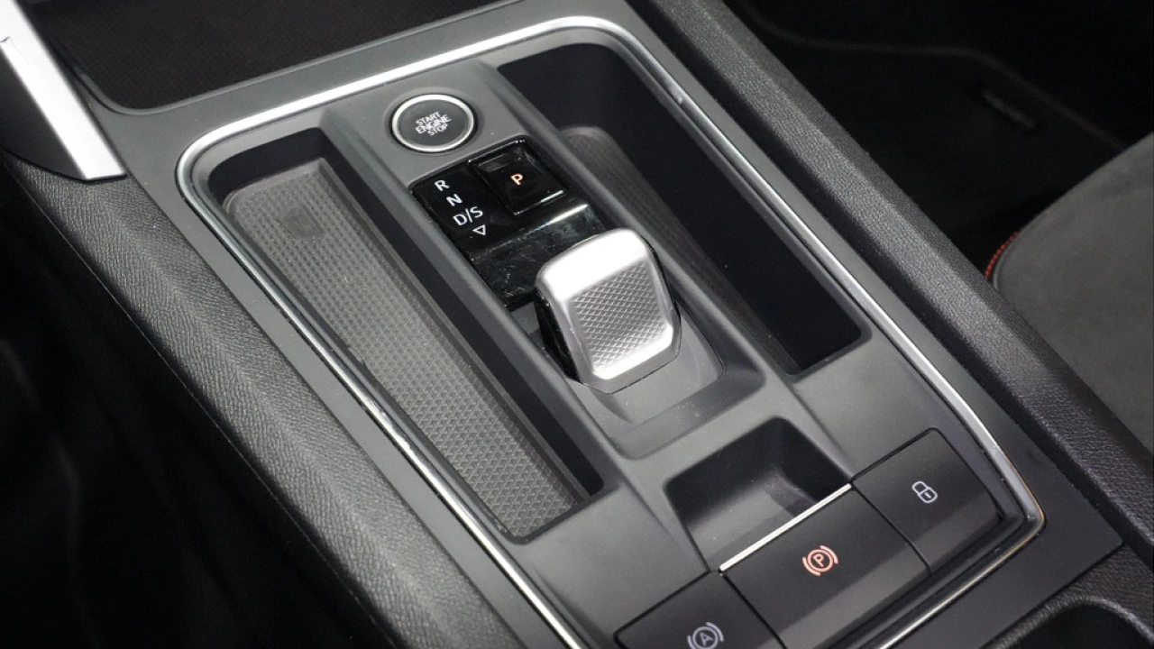 SEAT Leon Sportstourer 1.5 eTSI FR Launch Edition Beats