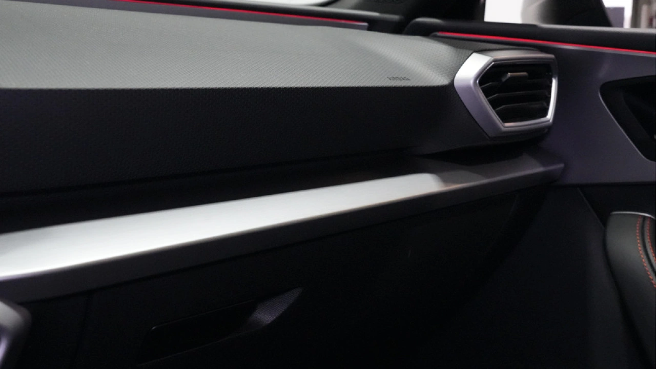 SEAT Leon Sportstourer 1.5 eTSI FR Launch Edition Beats