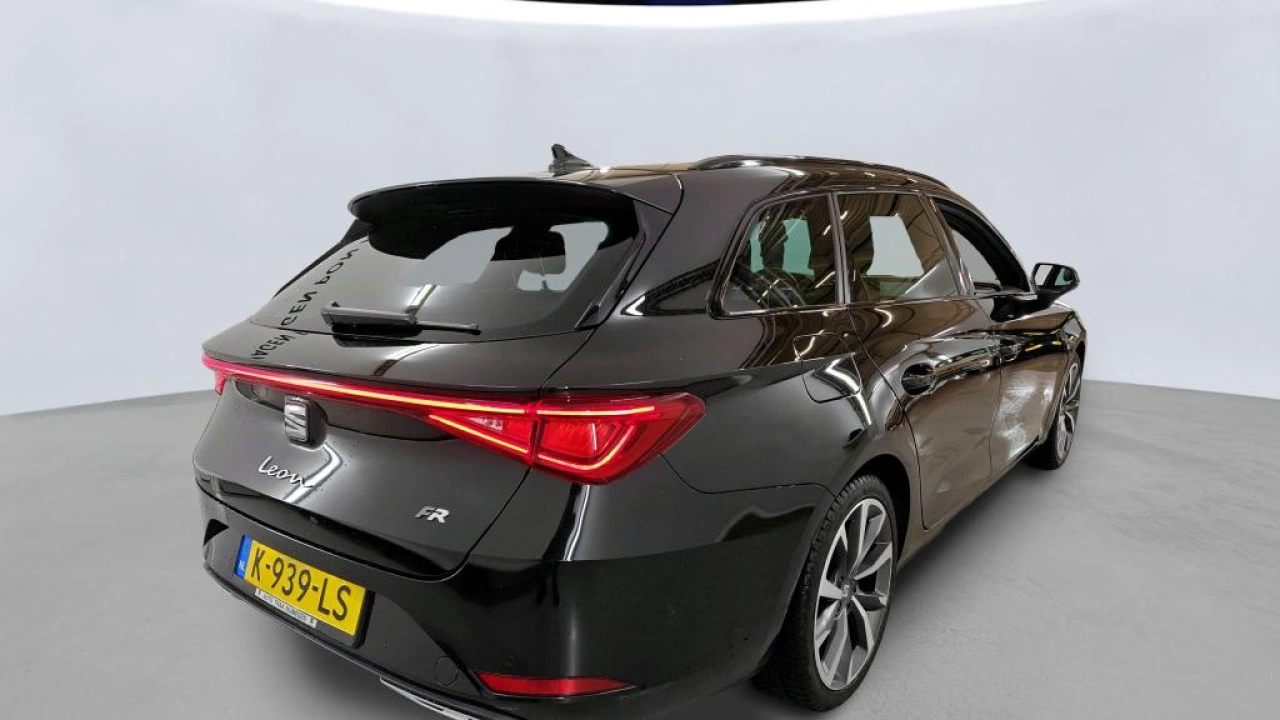 SEAT Leon Sportstourer 1.5 eTSI FR Launch Edition Beats