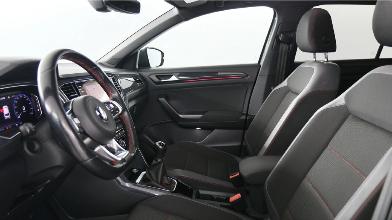 Volkswagen T-Roc 1.5 TSI 150pk Sport Business R