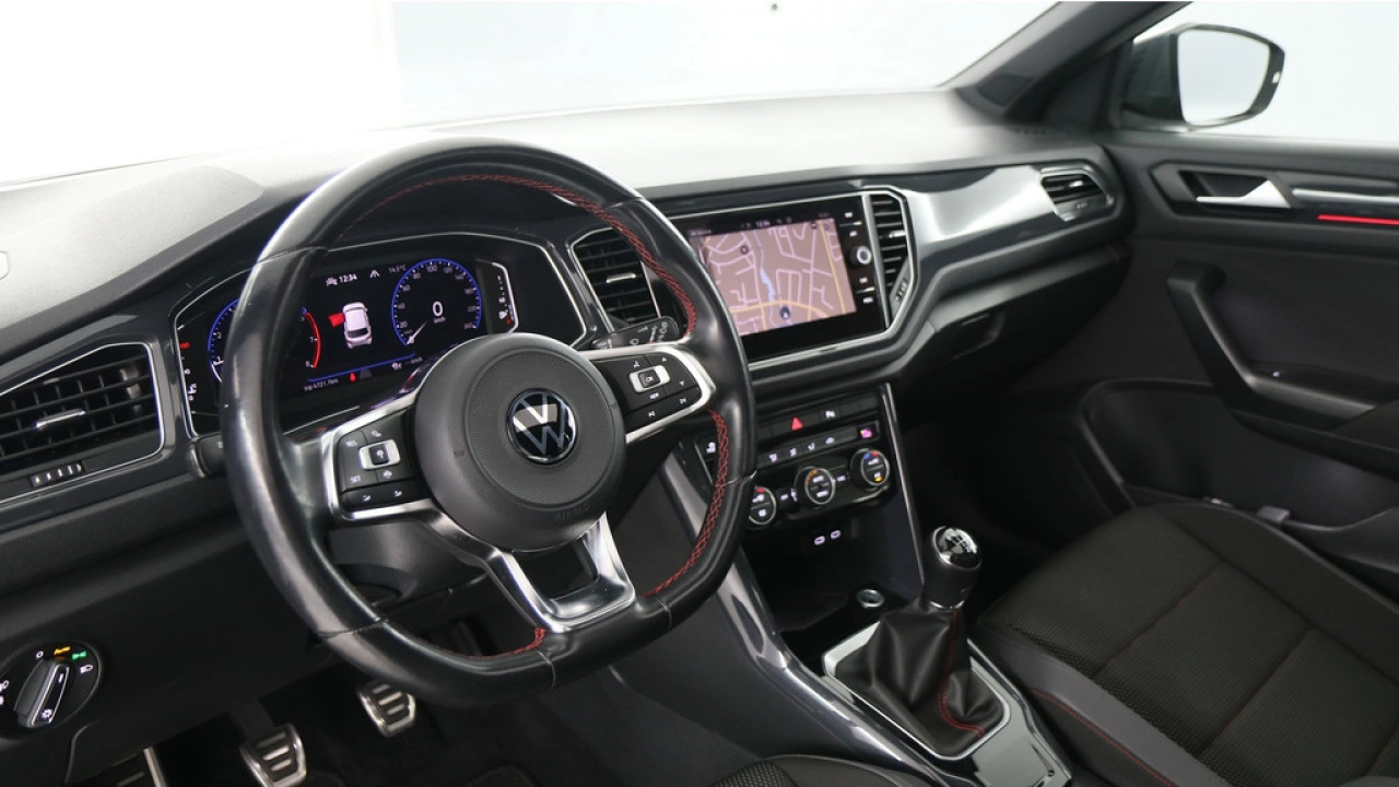 Volkswagen T-Roc 1.5 TSI 150pk Sport Business R