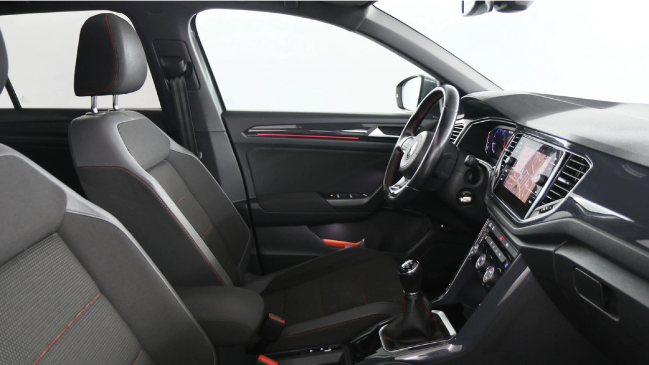 Volkswagen T-Roc 1.5 TSI 150pk Sport Business R