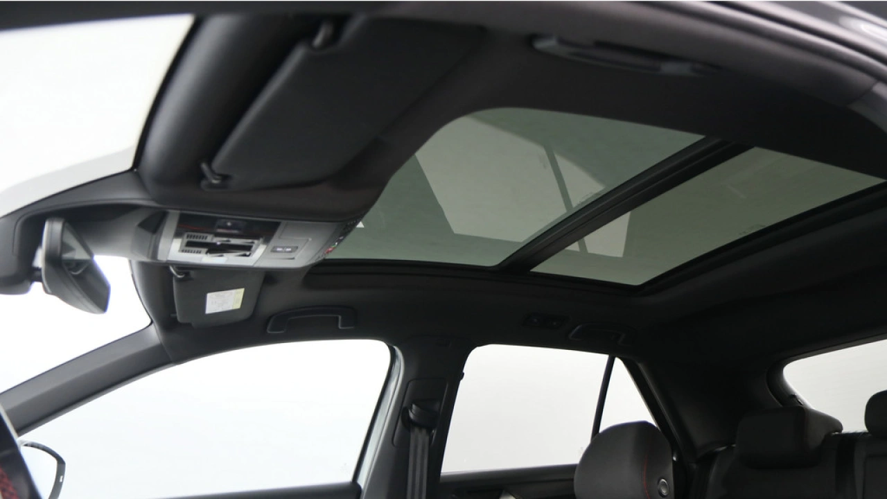 Volkswagen T-Roc 1.5 TSI 150pk Sport Business R