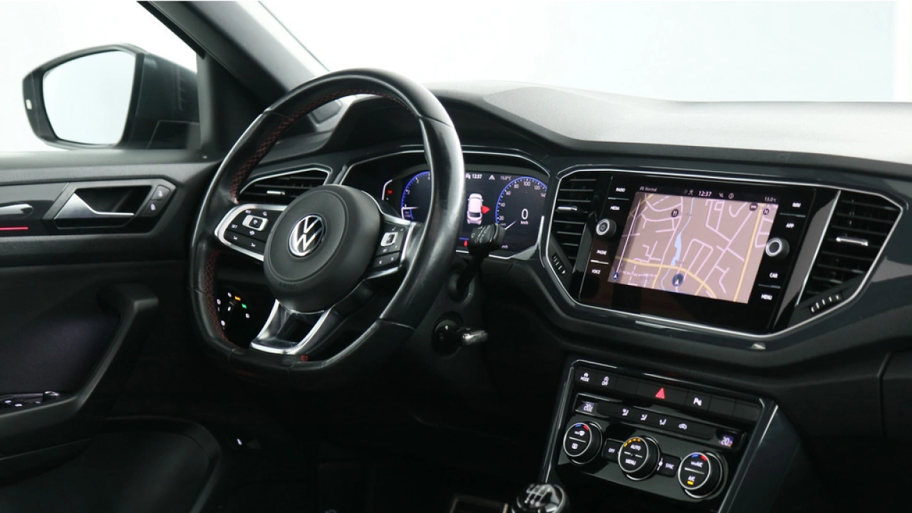 Volkswagen T-Roc 1.5 TSI 150pk Sport Business R