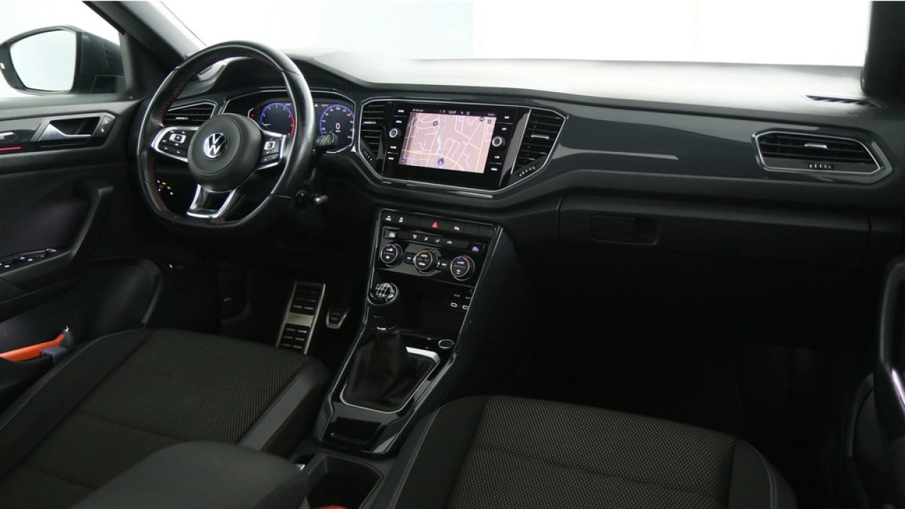 Volkswagen T-Roc 1.5 TSI 150pk Sport Business R