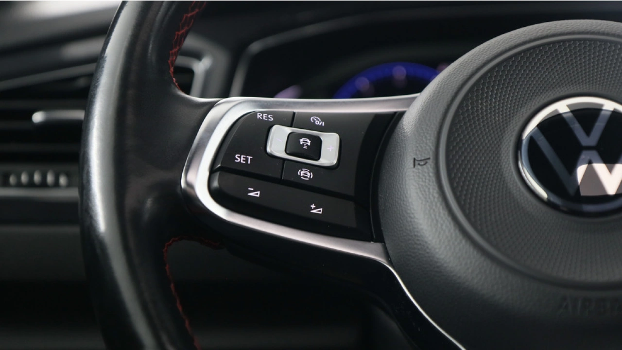 Volkswagen T-Roc 1.5 TSI 150pk Sport Business R