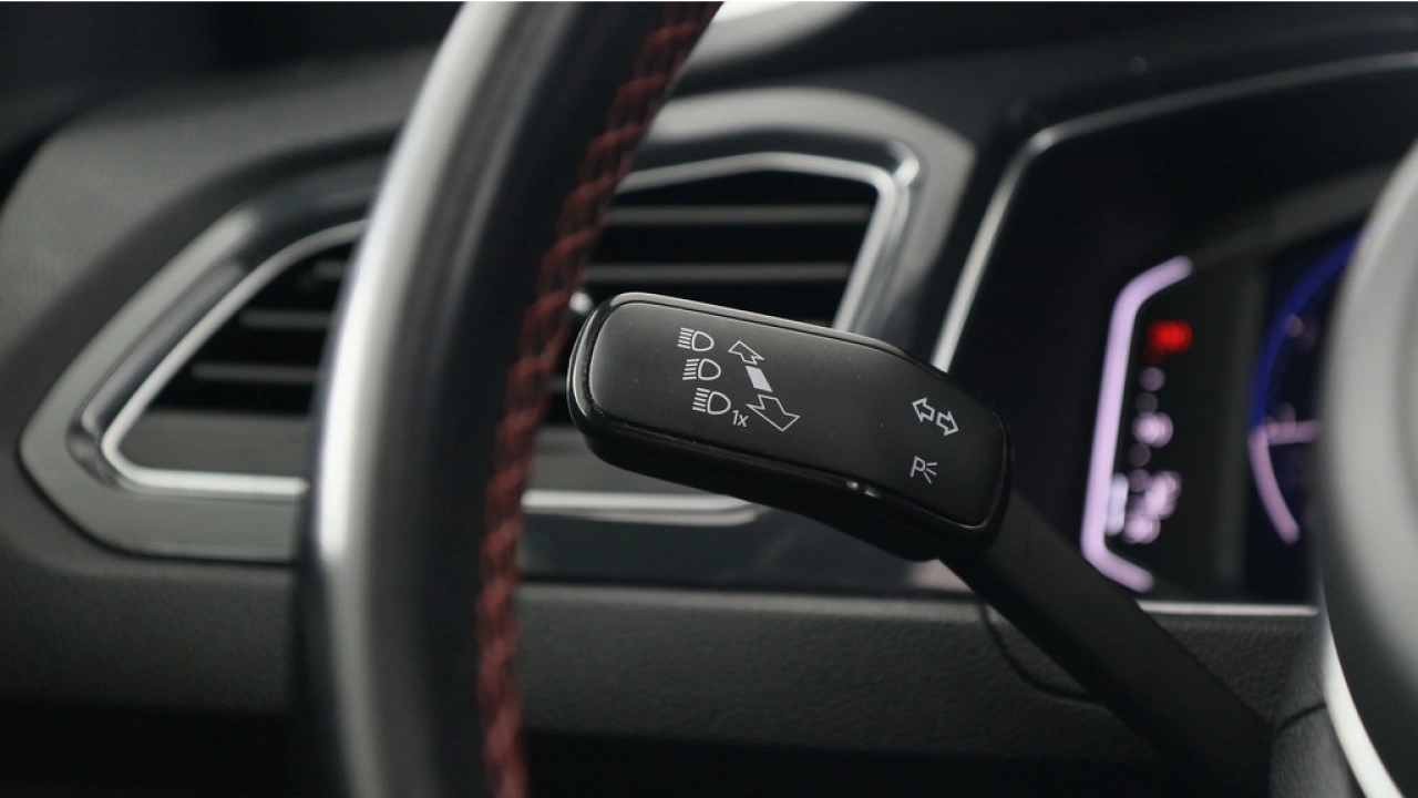 Volkswagen T-Roc 1.5 TSI 150pk Sport Business R