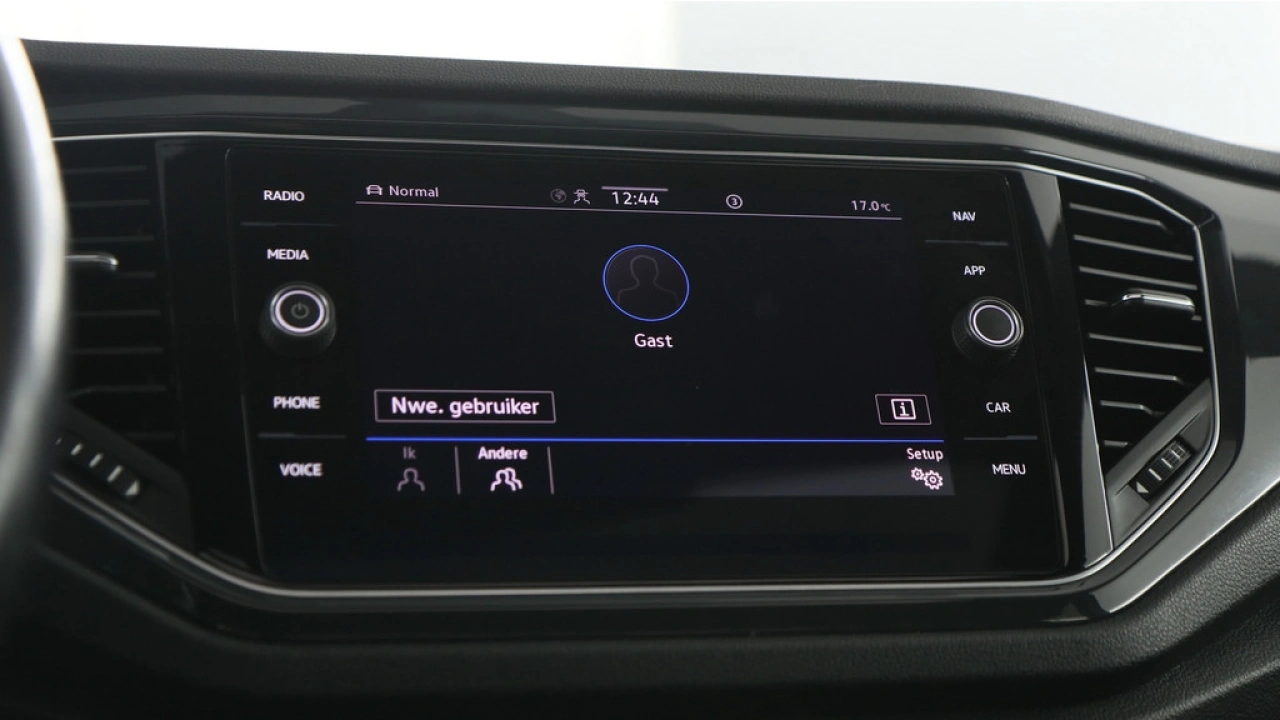 Volkswagen T-Roc 1.5 TSI 150pk Sport Business R