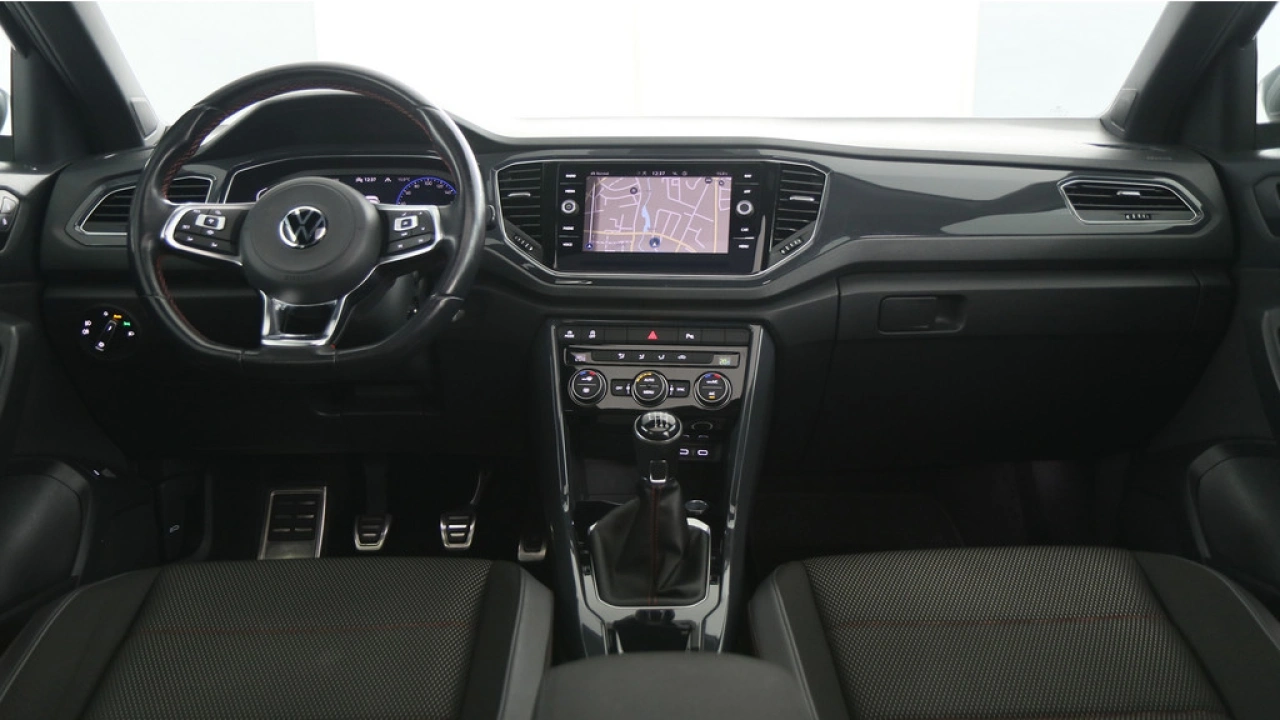 Volkswagen T-Roc 1.5 TSI 150pk Sport Business R
