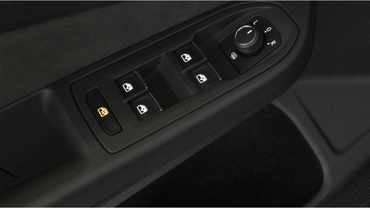 Volkswagen Golf 1.0 eTSI 110pk DSG Life Business