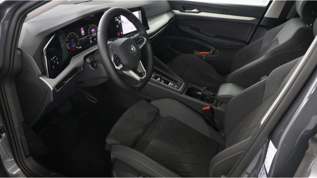 Volkswagen Golf 1.0 eTSI 110pk DSG Life Business