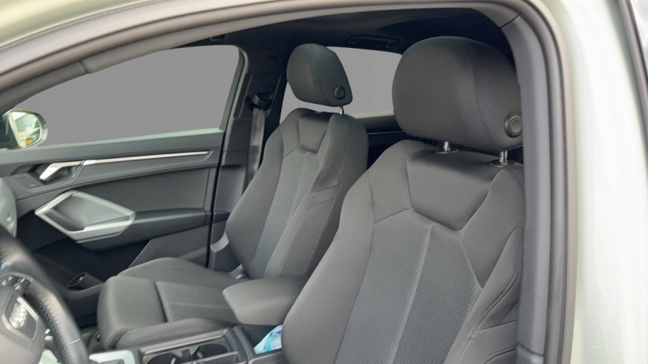 Audi Q3 Sportback 35 TFSI Pro Line business / 02-2026 VERWACHT / Trekhaak / Panodak