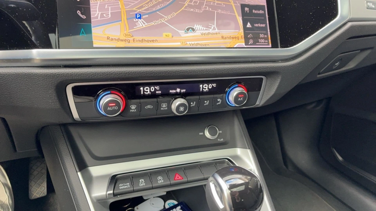 Audi Q3 Sportback 35 TFSI Pro Line business / 02-2026 VERWACHT / Trekhaak / Panodak