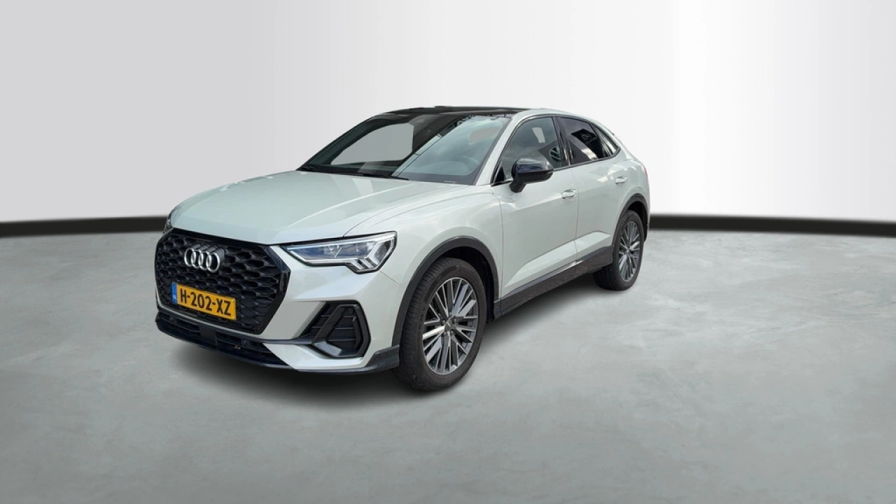 Audi Q3 Sportback 35 TFSI Pro Line business / 02-2026 VERWACHT / Trekhaak / Panodak