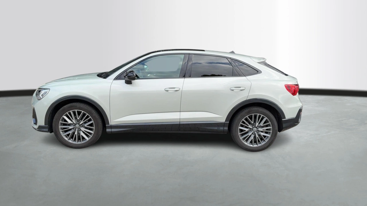 Audi Q3 Sportback 35 TFSI Pro Line business / 02-2026 VERWACHT / Trekhaak / Panodak