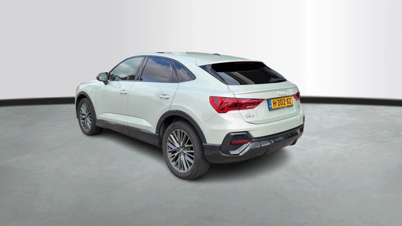 Audi Q3 Sportback 35 TFSI Pro Line business / 02-2026 VERWACHT / Trekhaak / Panodak