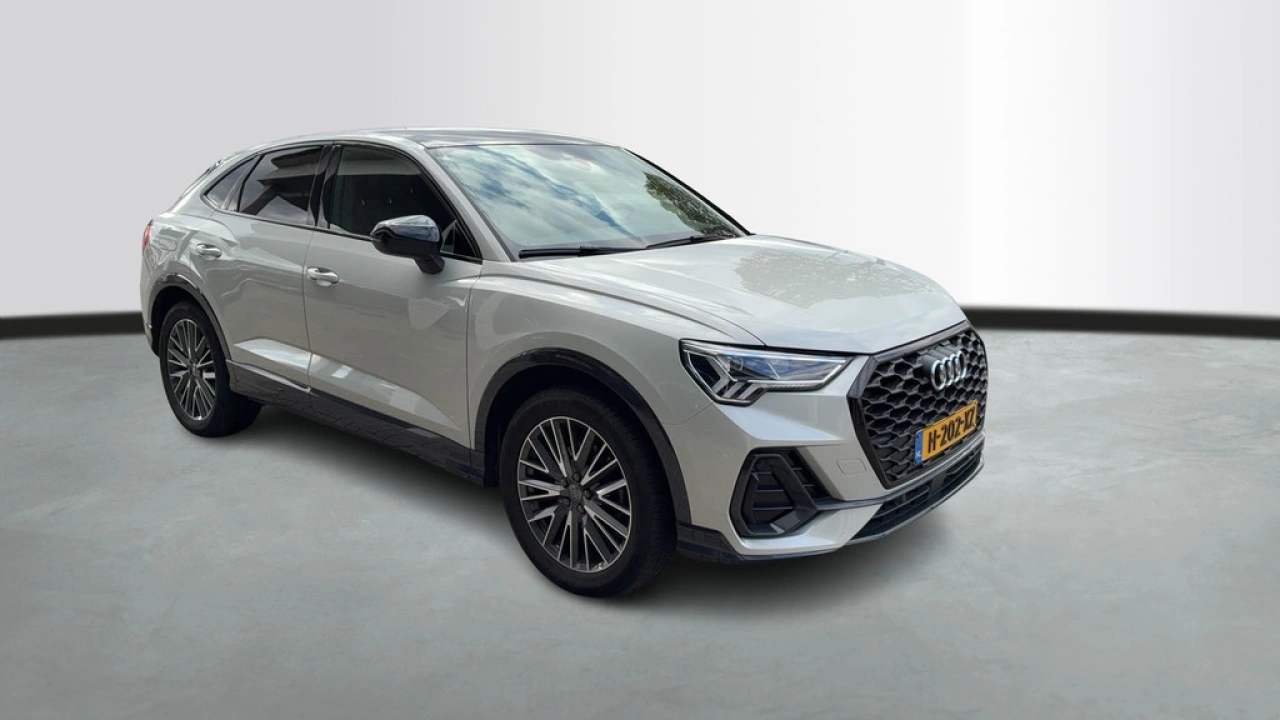 Audi Q3 Sportback 35 TFSI Pro Line business / 02-2026 VERWACHT / Trekhaak / Panodak