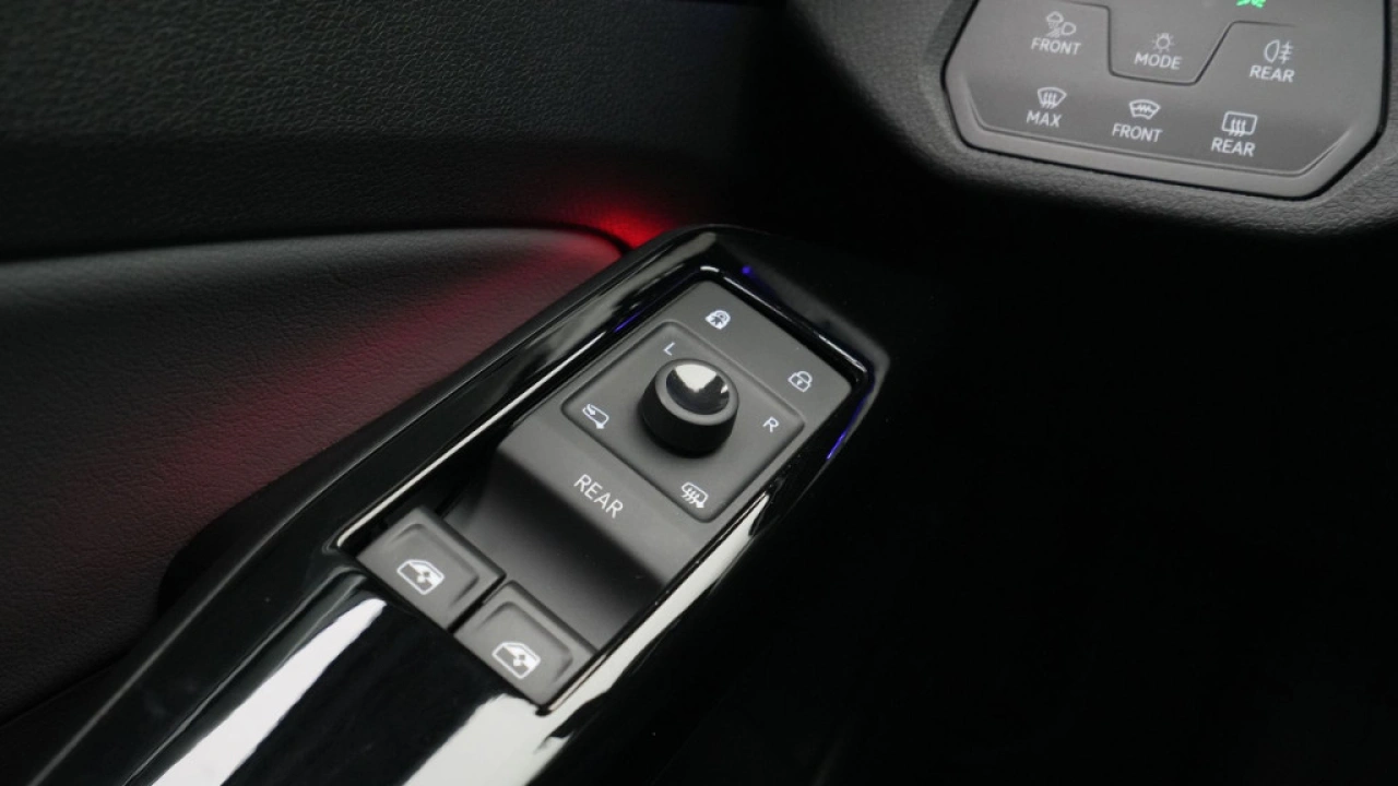 Volkswagen ID.4 Pure 52 kWh 170pk SOH 90% Panoramadak Warmtepomp Matrix