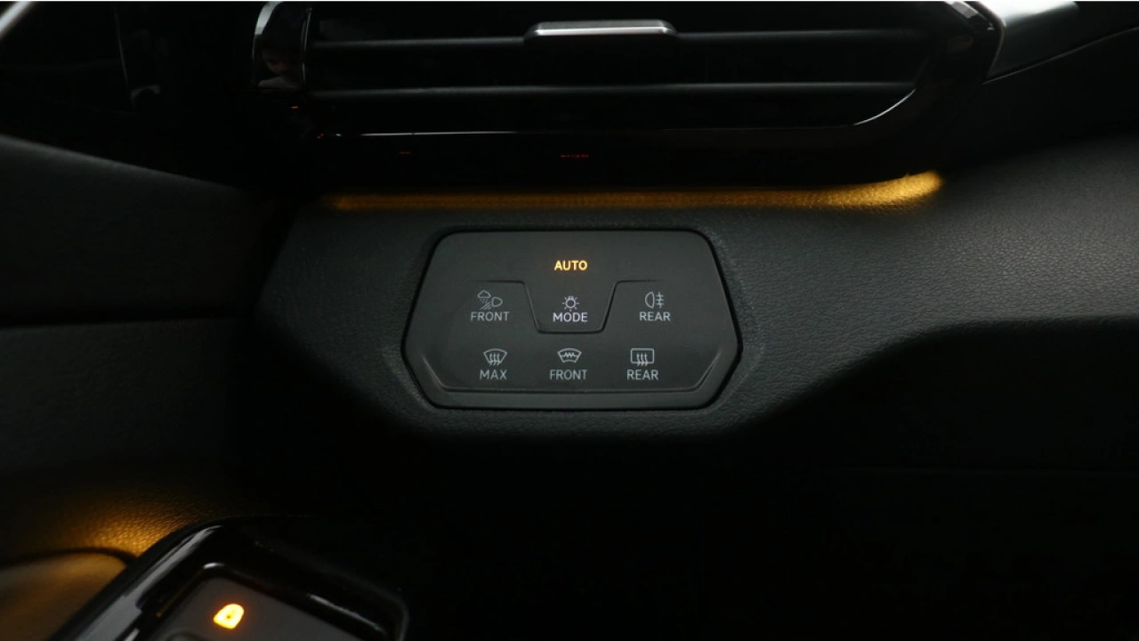 Volkswagen ID.4 Pure 52 kWh 170pk SOH 90% Panoramadak Warmtepomp Matrix