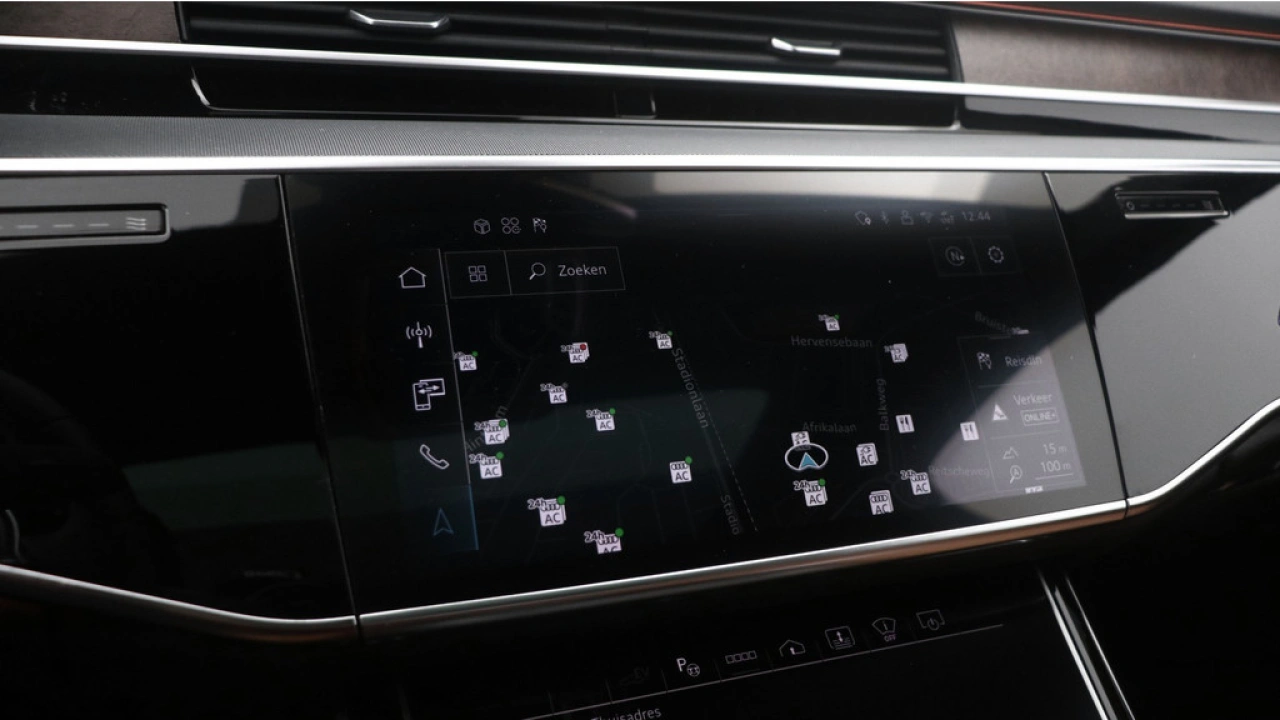 Audi A8 60 TFSI e Quattro 462pk / Achteras besturing / Massagestoelen