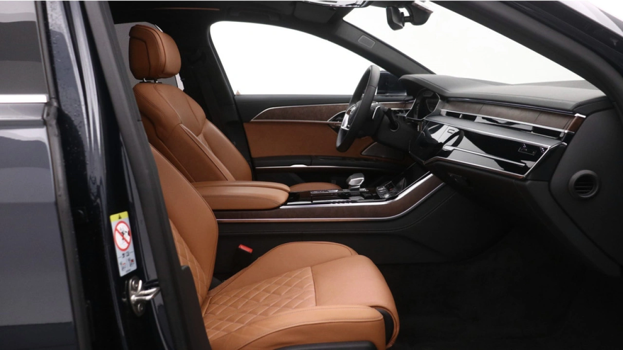 Audi A8 60 TFSI e Quattro 462pk / Achteras besturing / Massagestoelen
