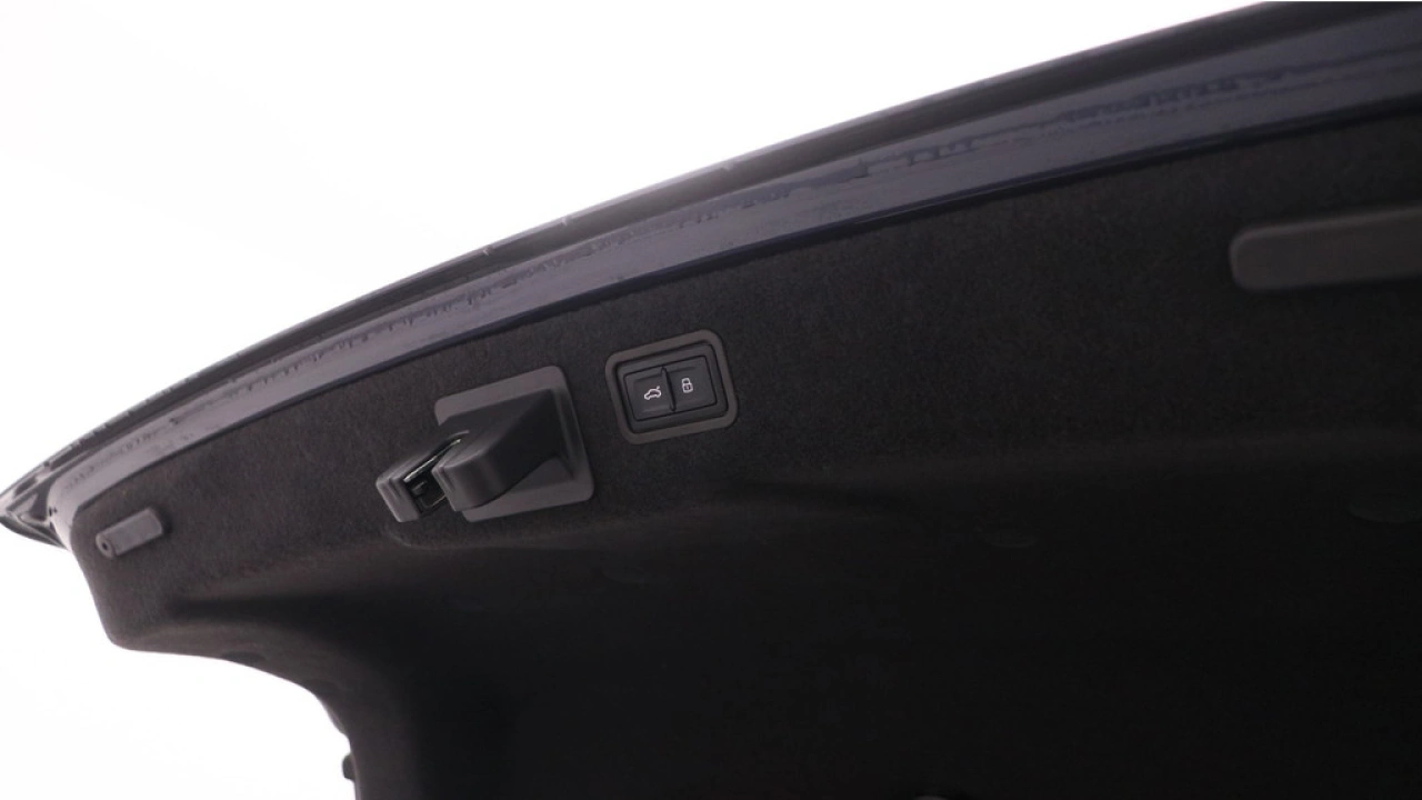 Audi A8 60 TFSI e Quattro 462pk / Achteras besturing / Massagestoelen