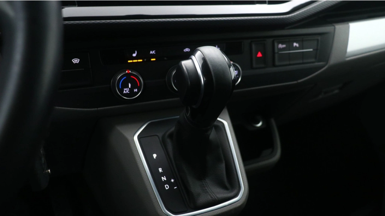 VW Bedrijfswagens Transporter L1H1 2.0 TDI 150pk DSG Bulli