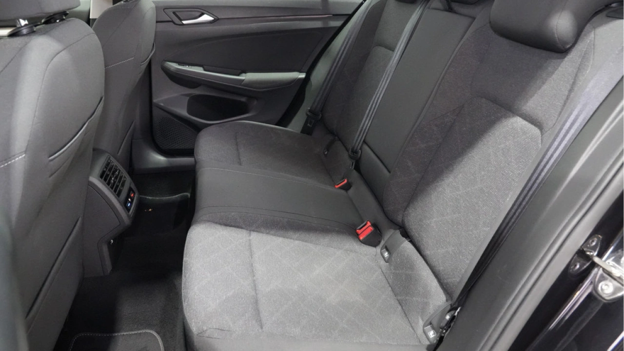 Volkswagen Golf 1.0 TSI 110pk Life Business