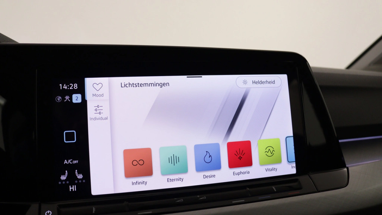 Volkswagen Golf 1.0 eTSI 110pk DSG Life Business