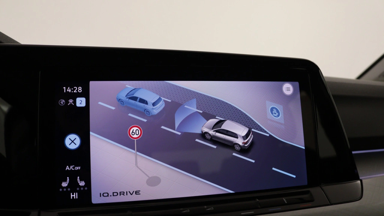 Volkswagen Golf 1.0 eTSI 110pk DSG Life Business