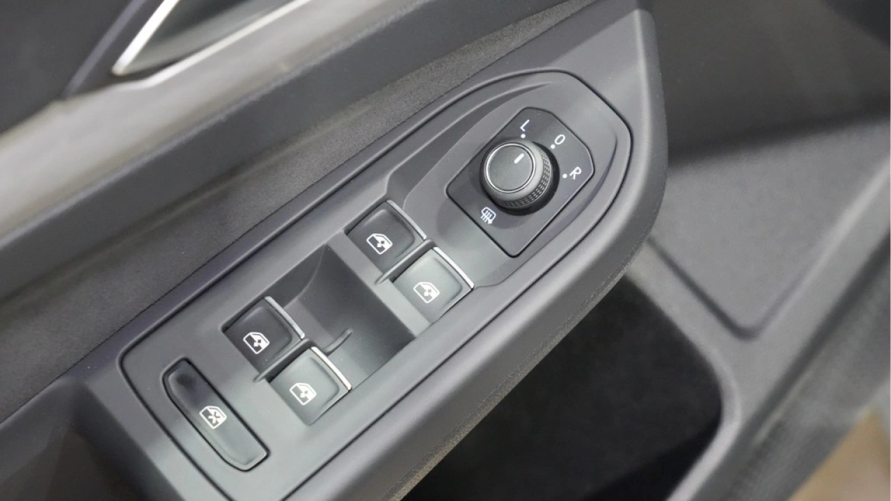 Volkswagen Golf 1.0 eTSI 110pk DSG Life Business