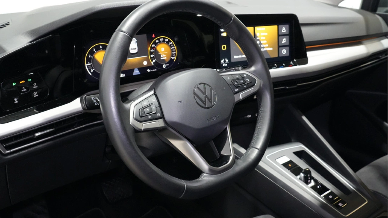 Volkswagen Golf 1.0 eTSI 110pk DSG Life Business