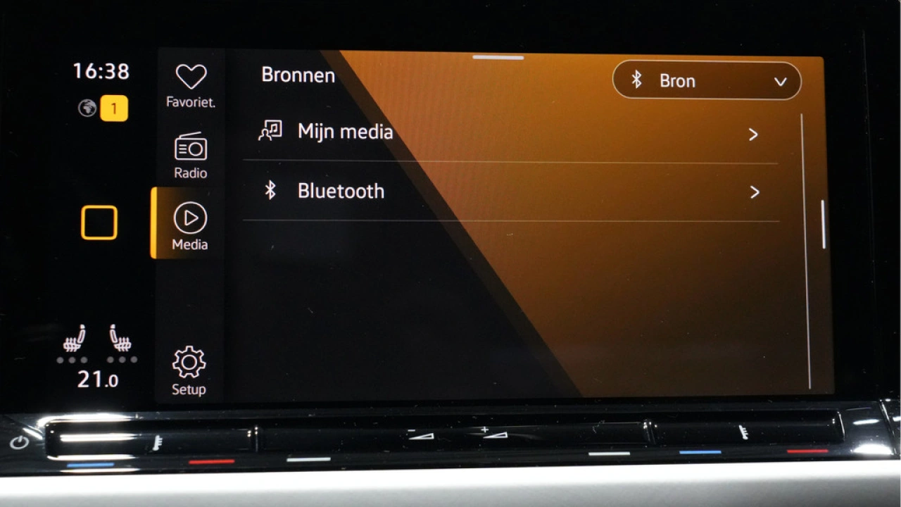 Volkswagen Golf 1.0 eTSI 110pk DSG Life Business