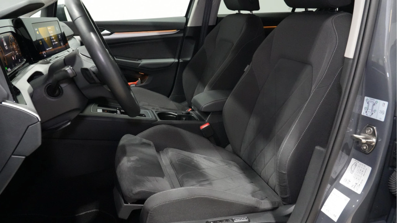 Volkswagen Golf 1.0 eTSI 110pk DSG Life Business