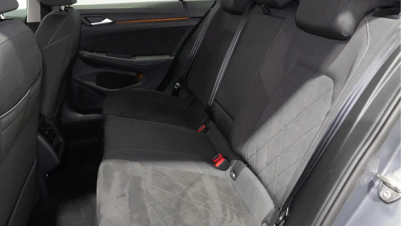 Volkswagen Golf 1.0 eTSI 110pk DSG Life Business