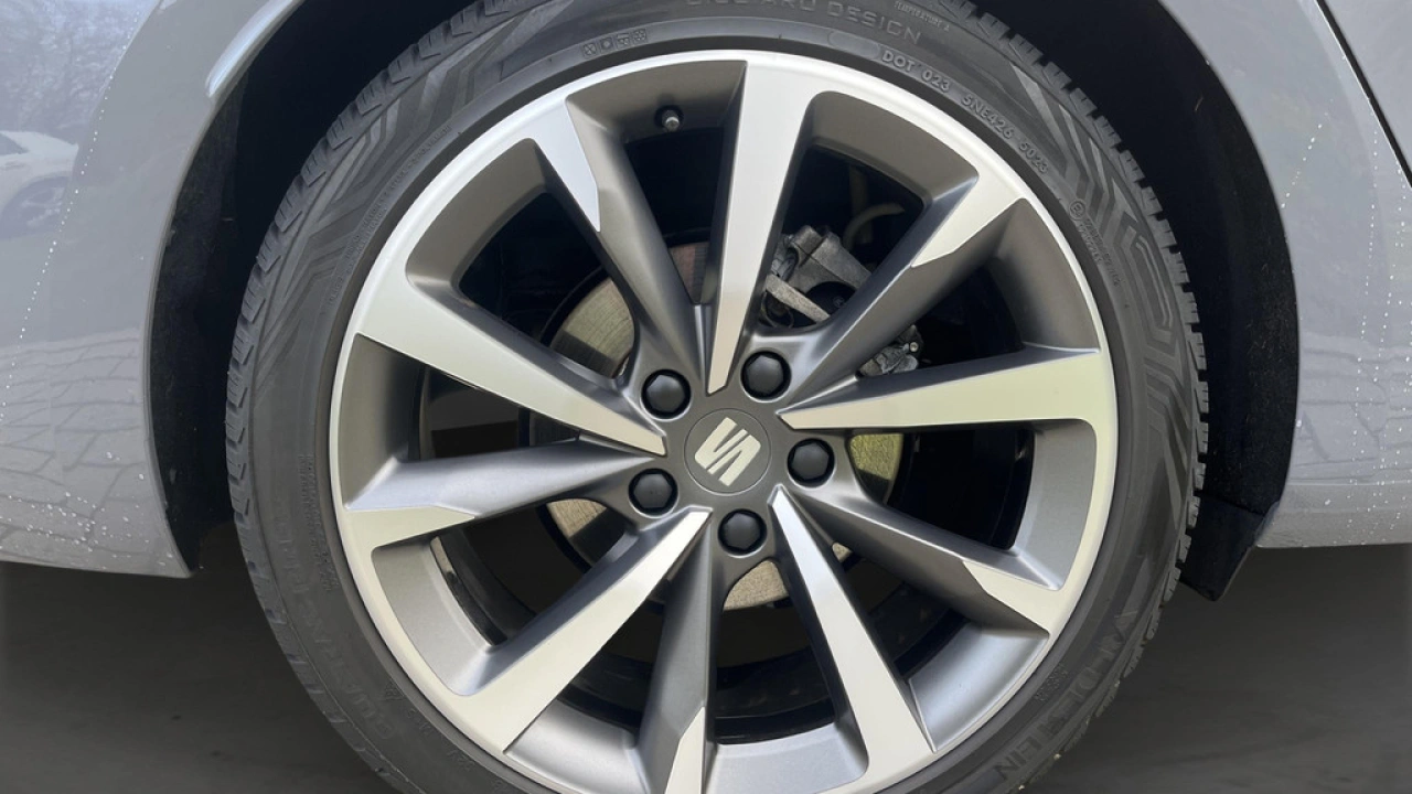 SEAT Leon Sportstourer 1.5 eTSI FR Business Intense