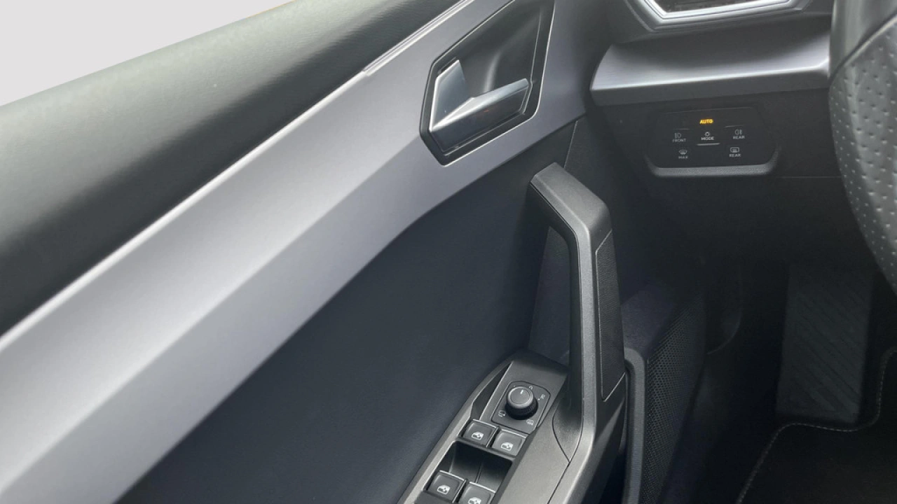 SEAT Leon Sportstourer 1.5 eTSI FR Business Intense