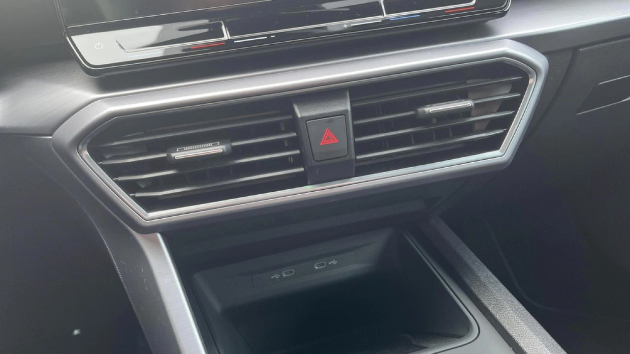 SEAT Leon Sportstourer 1.5 eTSI FR Business Intense