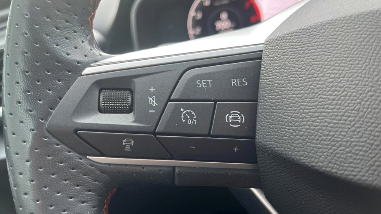 SEAT Leon Sportstourer 1.5 eTSI FR Business Intense