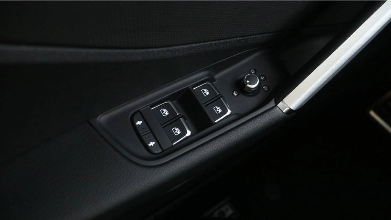 Audi Q2 35 TFSI S Edition | Panoramadak | Stoelverwarming | Carplay |