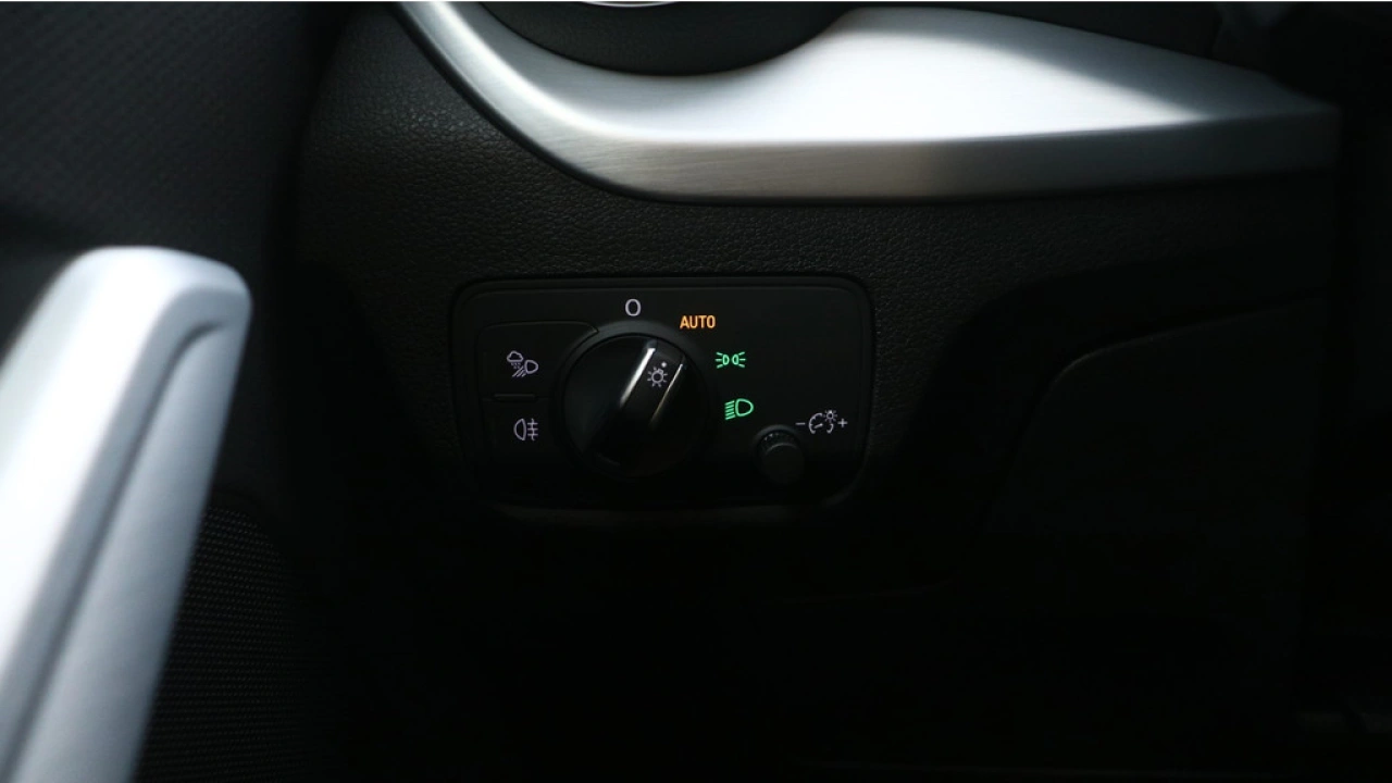 Audi Q2 35 TFSI S Edition | Panoramadak | Stoelverwarming | Carplay |