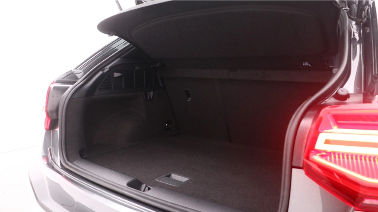 Audi Q2 35 TFSI S Edition | Panoramadak | Stoelverwarming | Carplay |