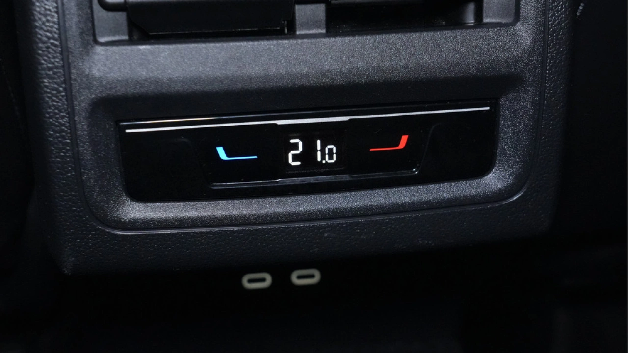 Volkswagen Golf 1.5 eTSI 150pk R-Line Business+