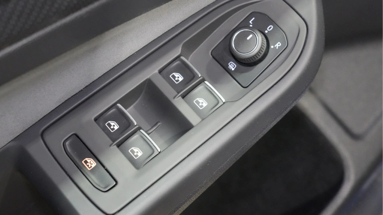 Volkswagen Golf 1.5 eTSI 150pk R-Line Business+