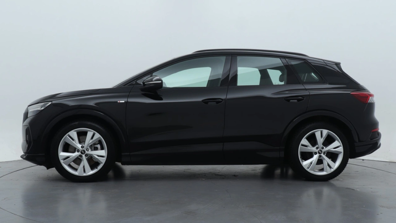 Audi Q4 e-tron 45 quattro S Edition 82 kWh | Assistentie Plus | Zwart optiek | Carplay |