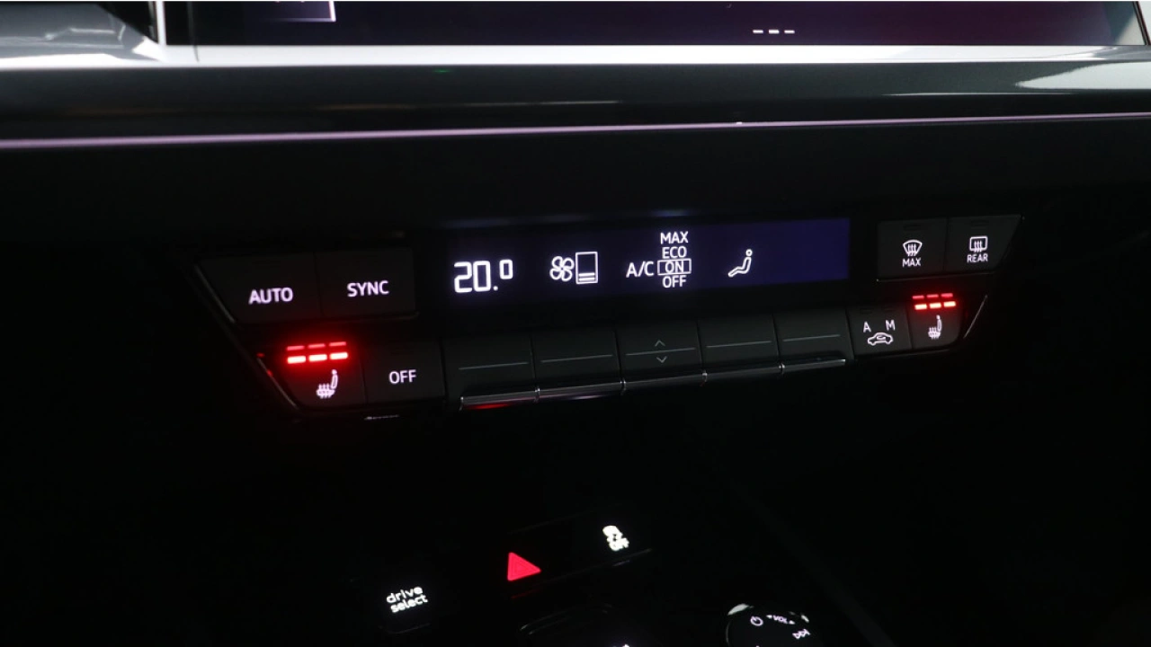 Audi Q4 e-tron 45 quattro S Edition 82 kWh | Assistentie Plus | Zwart optiek | Carplay |